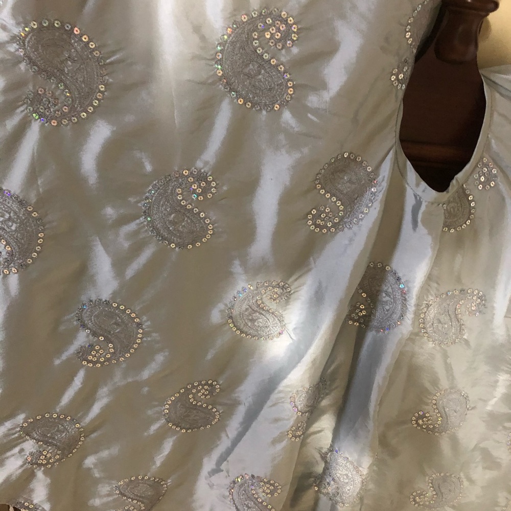 This Beautiful 💞Tree Skirt Grey / Silver  EUC - Picture 2 of 3